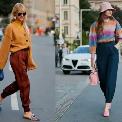 Dwie kobiety prezentują swoje stylizacje dnia, czyli ootd co to. Jedna w musztardowym kardiganie i brązowych spodniach, druga w kolorowym swetrze i granatowych spodniach.