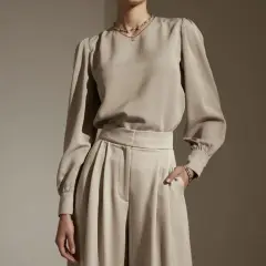 Jaką bluzkę wybrać do eleganckich spodni, aby wyglądać stylowo?