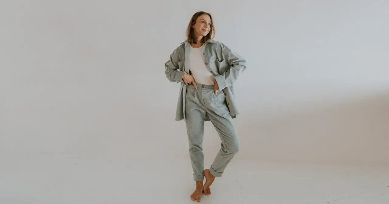 Zdjęcie Jak nosić koszule oversize, aby wyglądać stylowo i modnie każdego dnia